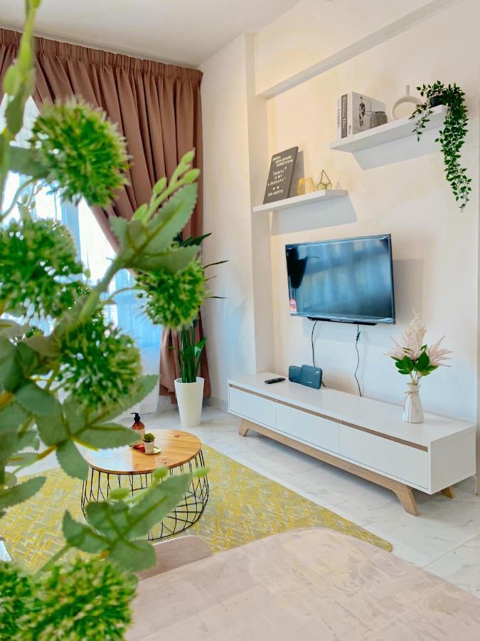 Netflix Two Bedroom Troika Kota Bharu Homestay 182 Esterno foto